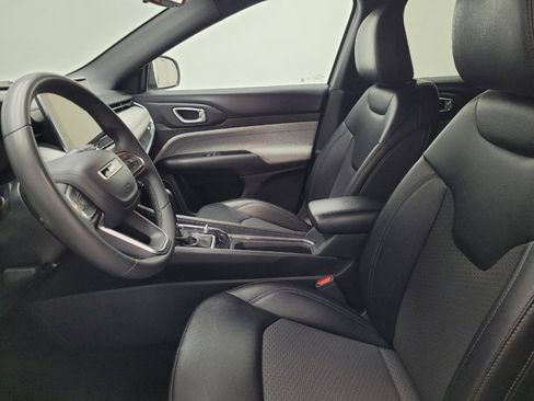 Used 2024 Jeep Compass Latitude image 17