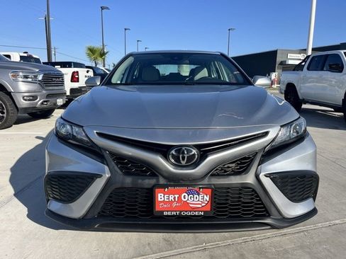 Used 2023 Toyota Camry SE image 2