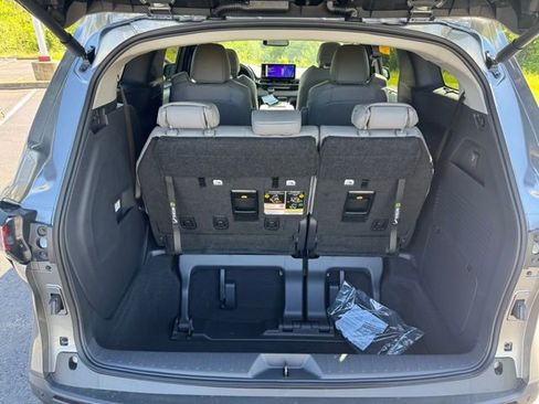 New 2026 Toyota Sienna XLE AWD/4WD image 10
