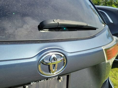 Used 2015 Toyota Highlander LE FWD image 17