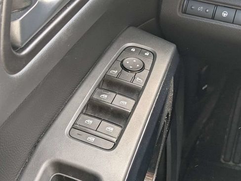 Used 2025 Nissan Pathfinder SV FWD image 18