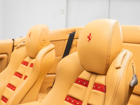 Used 2013 Ferrari California image 30