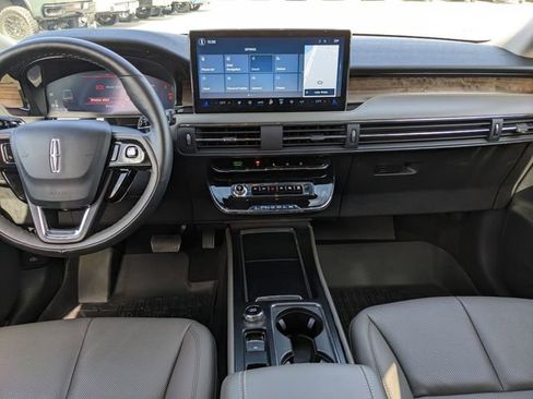 Used 2025 Lincoln Corsair Reserve image 18