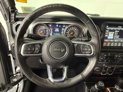 Used 2019 Jeep Wrangler Unlimited Sahara image 29