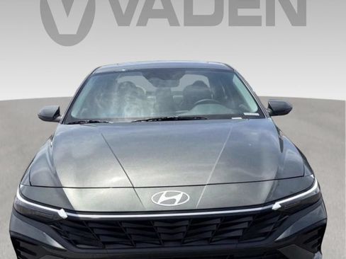 New 2026 Hyundai Elantra Limited FWD image 9