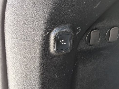 Used 2021 Jeep Cherokee Limited AWD/4WD image 9