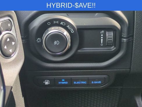 Used 2025 Jeep Wrangler Unlimited Sahara AWD/4WD image 16