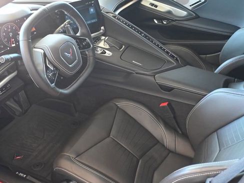 Used 2025 Chevrolet Corvette Stingray Premium Conv w/ Z51 Performance Package image 9