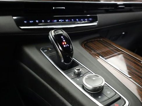 Used 2021 Cadillac Escalade Premium Luxury AWD/4WD image 26
