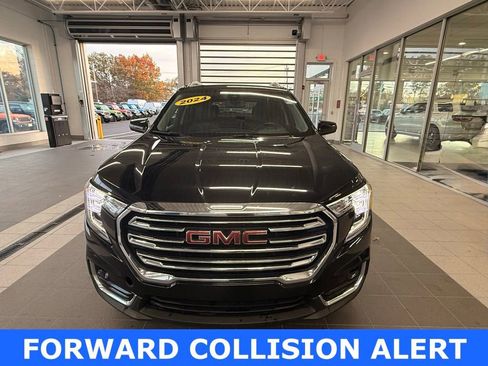Used 2024 GMC Terrain SLT image 2