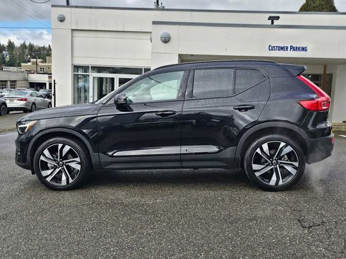 Certified 2024 Volvo XC40 B5 Plus w/ Climate Package image 6