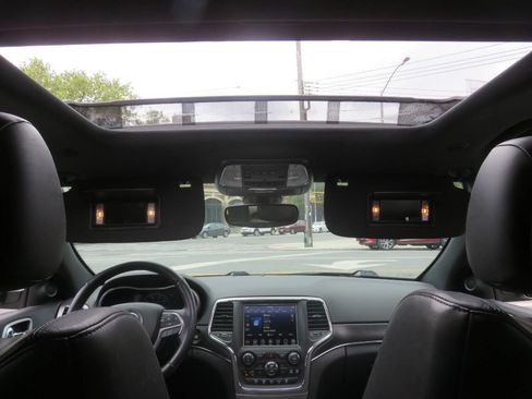 Used 2018 Jeep Grand Cherokee Limited AWD/4WD image 13