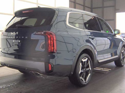 Used 2025 Kia Telluride S FWD image 4