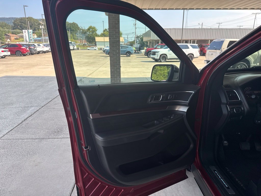 Used 2017 Ford Explorer Platinum AWD/4WD image 10