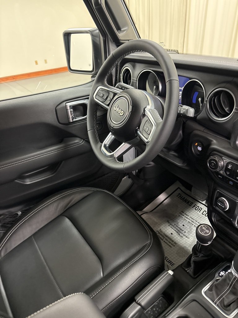 Used 2023 Jeep Wrangler Unlimited Sahara w/ Cold Weather Group AWD/4WD image 34