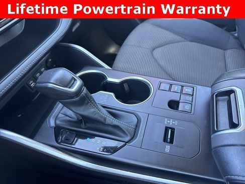 Used 2023 Toyota Highlander LE image 15