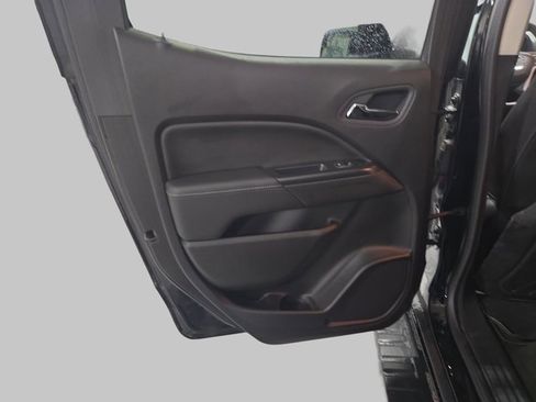 Used 2018 GMC Canyon SLE image 16