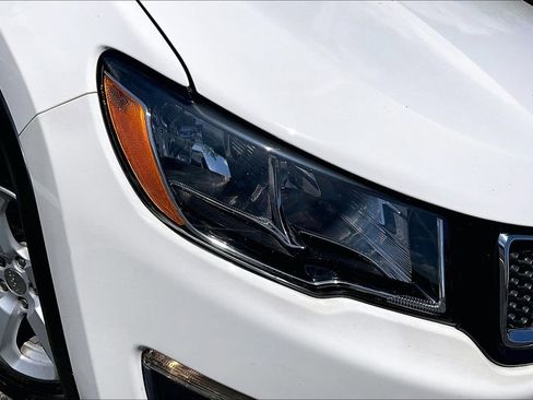 Used 2019 Jeep Compass Latitude w/ Popular Equipment Group AWD/4WD image 32