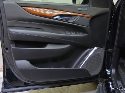 Used 2018 Cadillac Escalade Premium Luxury image 7