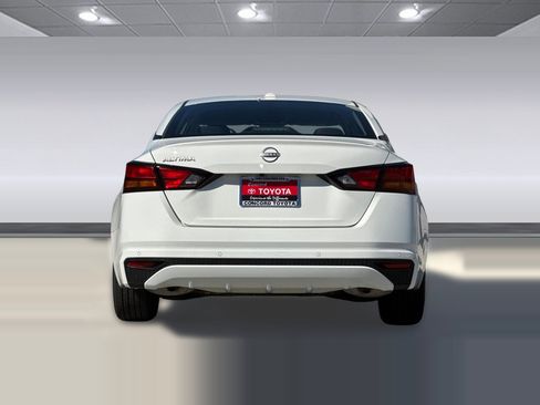 Used 2025 Nissan Altima 2.5 SV FWD image 10