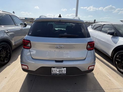 Used 2022 Hyundai Venue SEL w/ Cargo Package FWD image 4