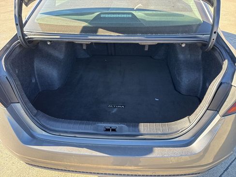 Used 2024 Nissan Altima 2.5 SV image 10