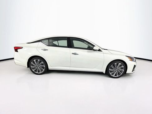 Used 2025 Nissan Altima 2.5 SL FWD image 11