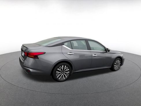 Used 2025 Nissan Altima 2.5 SV image 14