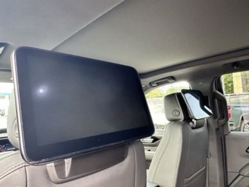 New 2025 Chevrolet Suburban Premier image 13