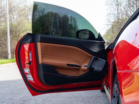 Used 2017 Ferrari GTC4Lusso image 25