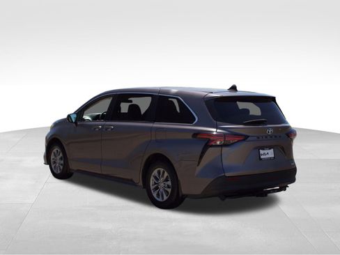 Used 2022 Toyota Sienna LE FWD image 27