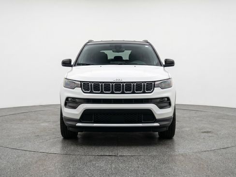 Used 2025 Jeep Compass Limited AWD/4WD image 2