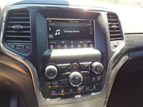 Used 2021 Jeep Grand Cherokee Laredo AWD/4WD image 11