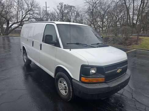 Used 2015 Chevrolet Express 2500 image 3