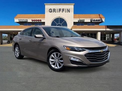 Used 2023 Chevrolet Malibu LT w/ Driver Confidence Package FWD image 2