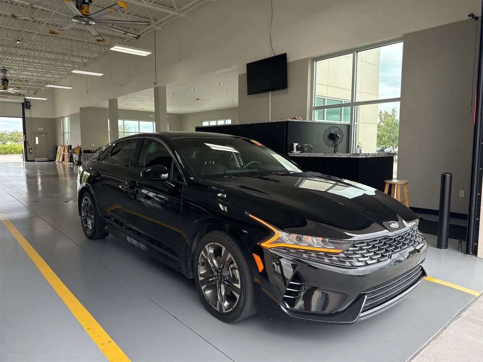 Used 2021 Kia K5 EX FWD image 2