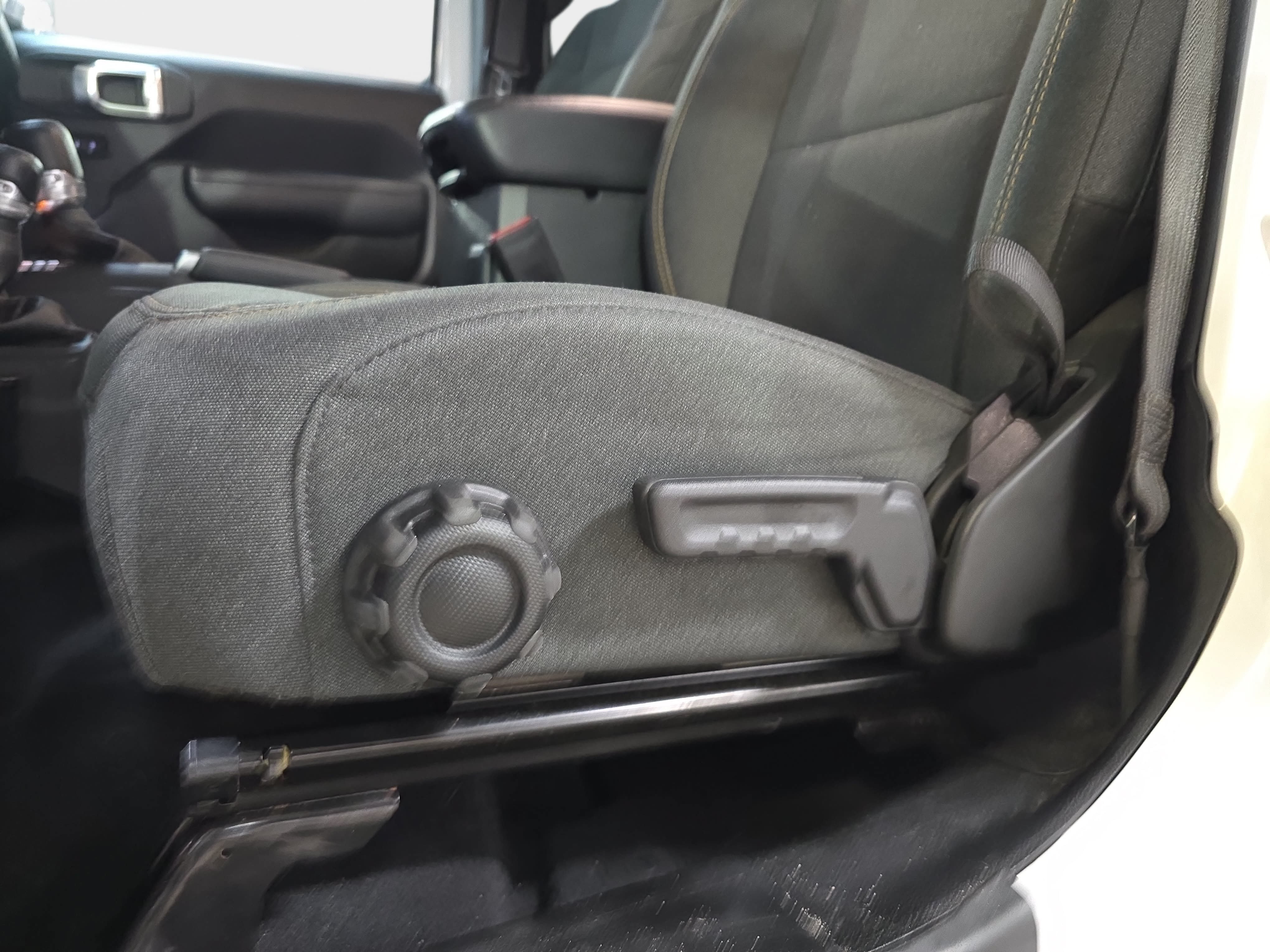Used 2024 Jeep Wrangler Unlimited AWD/4WD image 26