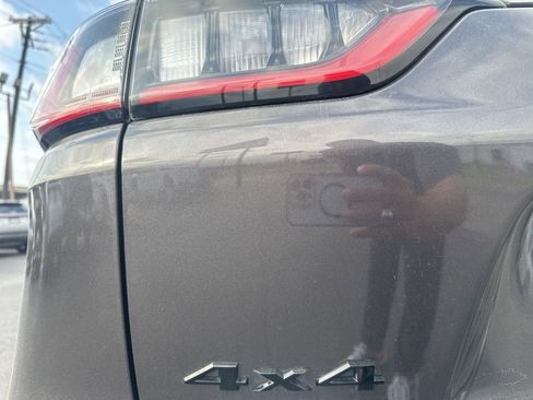 Used 2023 Jeep Cherokee Altitude Lux image 9