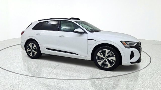 Used 2024 Audi Q8 e-tron Premium AWD/4WD image 10