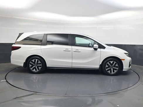 Certified 2026 Honda Odyssey EX-L image 3