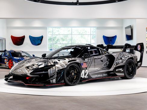 Used 2020 McLaren Senna RWD image 9