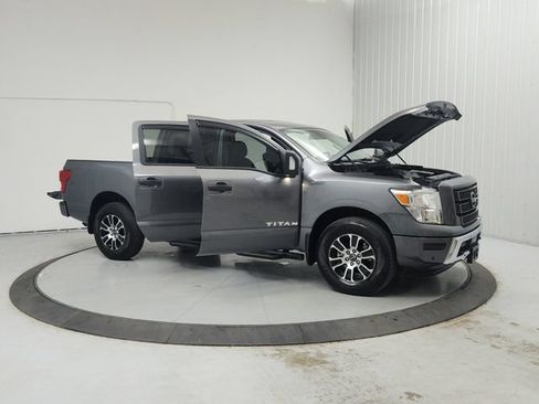 Used 2024 Nissan Titan SV w/ SV Convenience Package AWD/4WD image 10