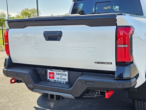 Used 2025 Toyota Tacoma TRD Pro AWD/4WD image 44