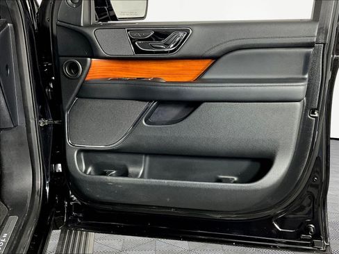 Used 2019 Lincoln Navigator L Select AWD/4WD image 27