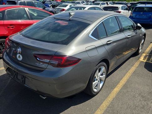 Used 2018 Buick Regal Preferred w/ Driver Confidence Package #1 FWD image 6