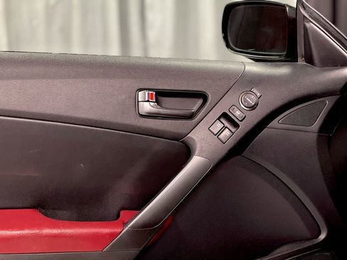 Used 2011 Hyundai Genesis 3.8 image 31