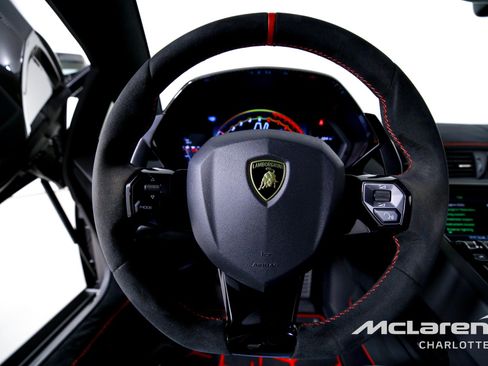 Used 2020 Lamborghini Aventador SVJ AWD/4WD image 15