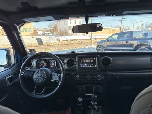 Used 2022 Jeep Gladiator Sport image 34