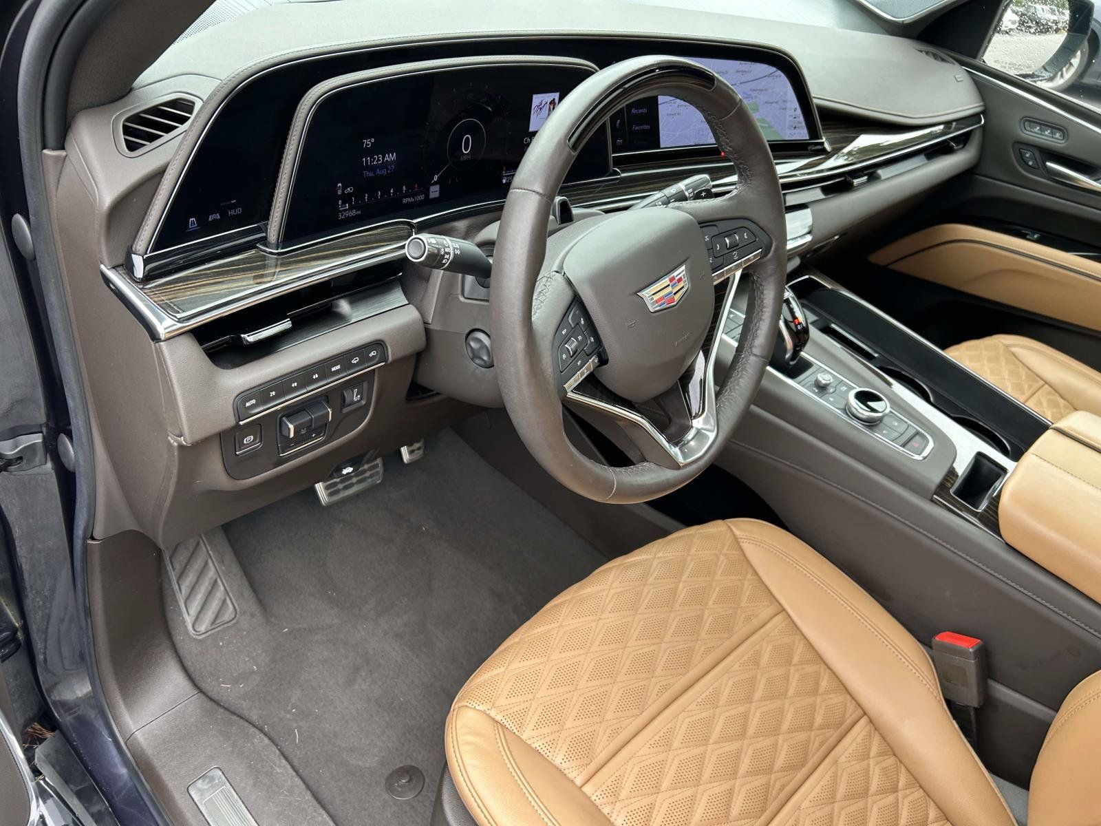 Certified 2022 Cadillac Escalade ESV Premium Luxury w/ Performance Package AWD/4WD image 19
