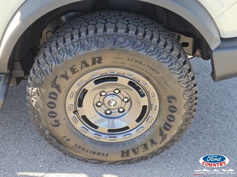 New 2025 Ford Bronco Outer Banks w/ Sasquatch Package image 5